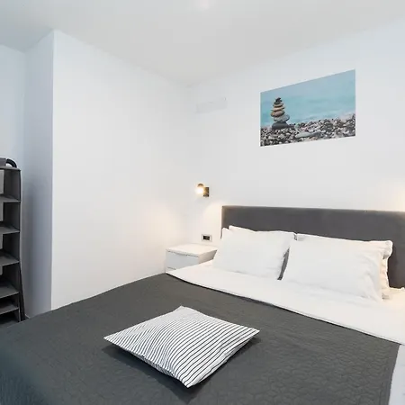 The Plaza Ground Floor Apartman *