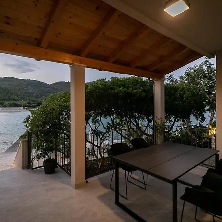 The Plaza Ground Floor Apartman