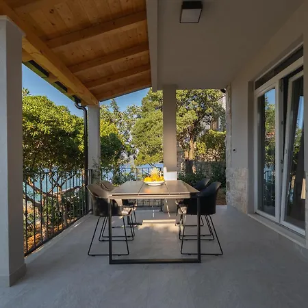 The Plaza Ground Floor Apartman *