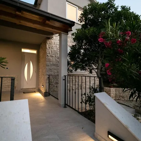 Apartman The Plaza Ground Floor Prižba