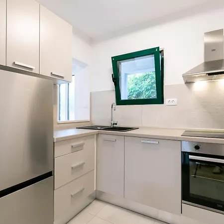 The Plaza Ground Floor Apartman *