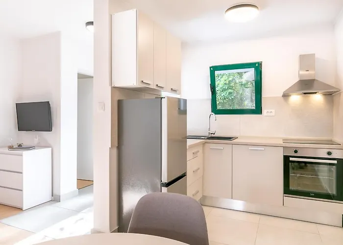 The Plaza Ground Floor * بريسبا